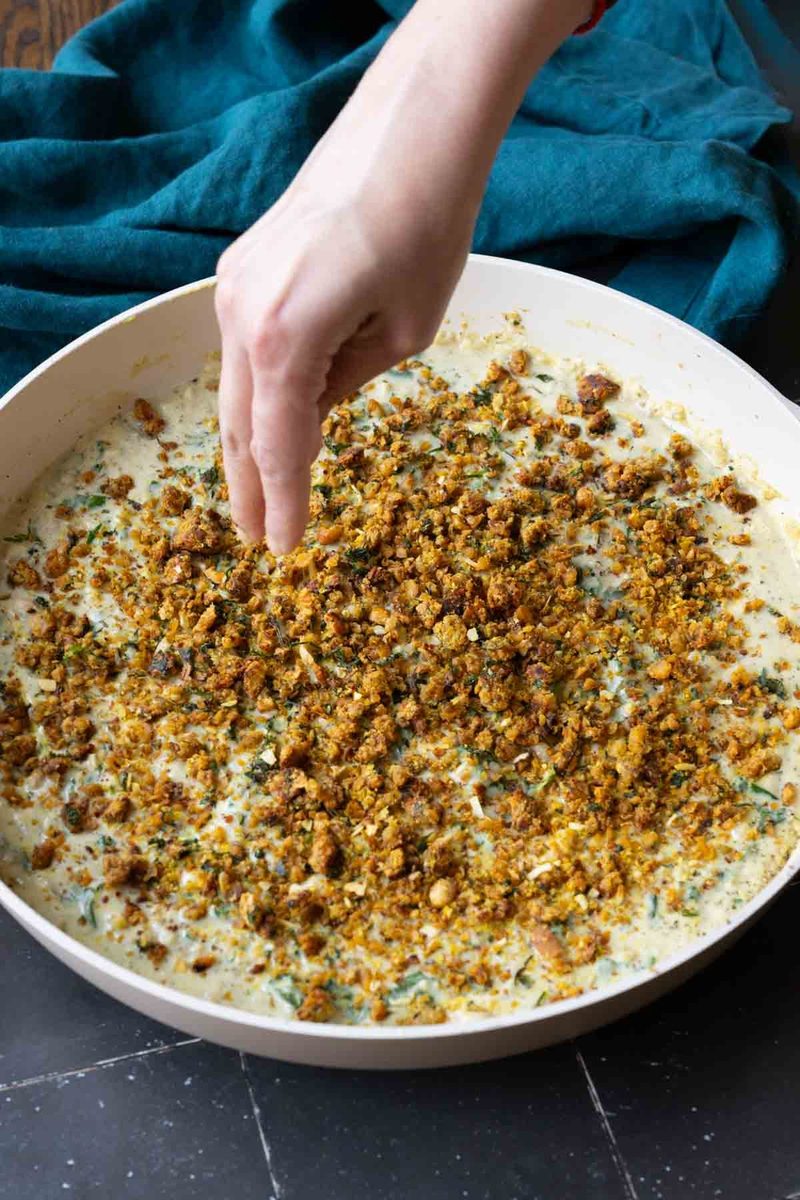 Pepper Beans in Creamy Garlic Sauce with Crispy Chickpea Crumble